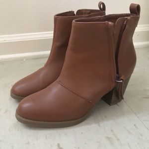 Size 6, brown Old Navy booties